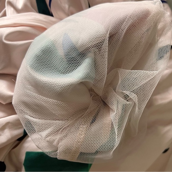 ⛱️👙AKIRA Multicolor Floral Top👙⛱️
🛍️REAL REVIEW🛍️ - Picture 3 of 5